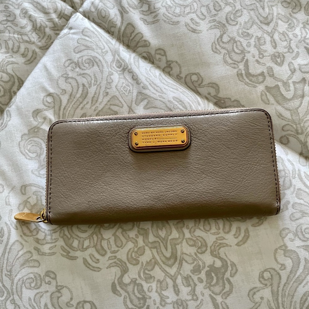 Marc Jacobs Wallet (grey/beige with gold hardware)